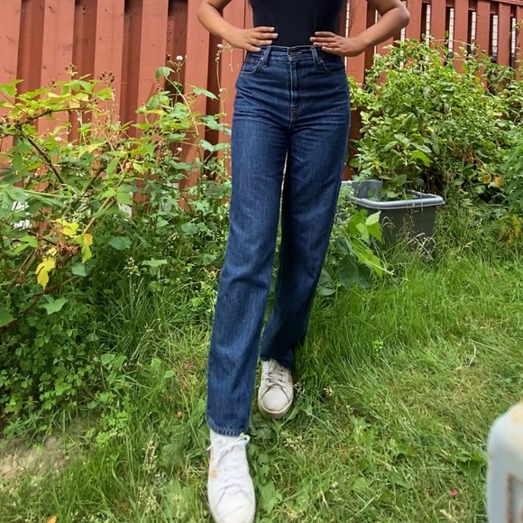 Levi’s High Waisted Straight Jeans (Dark Wash) - Picture 3 of 9